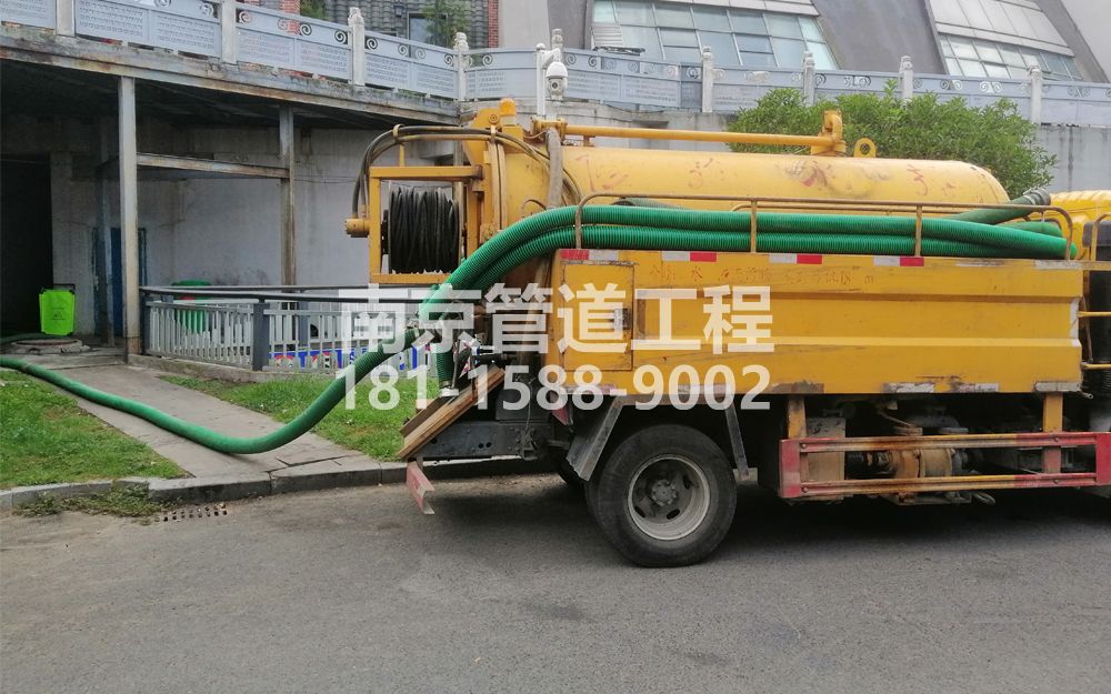 277龙袍商场隔油池吸污