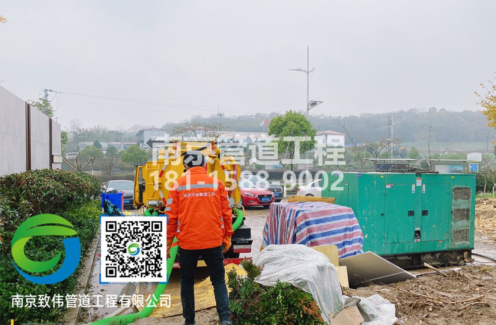 303龙袍售楼部抽粪