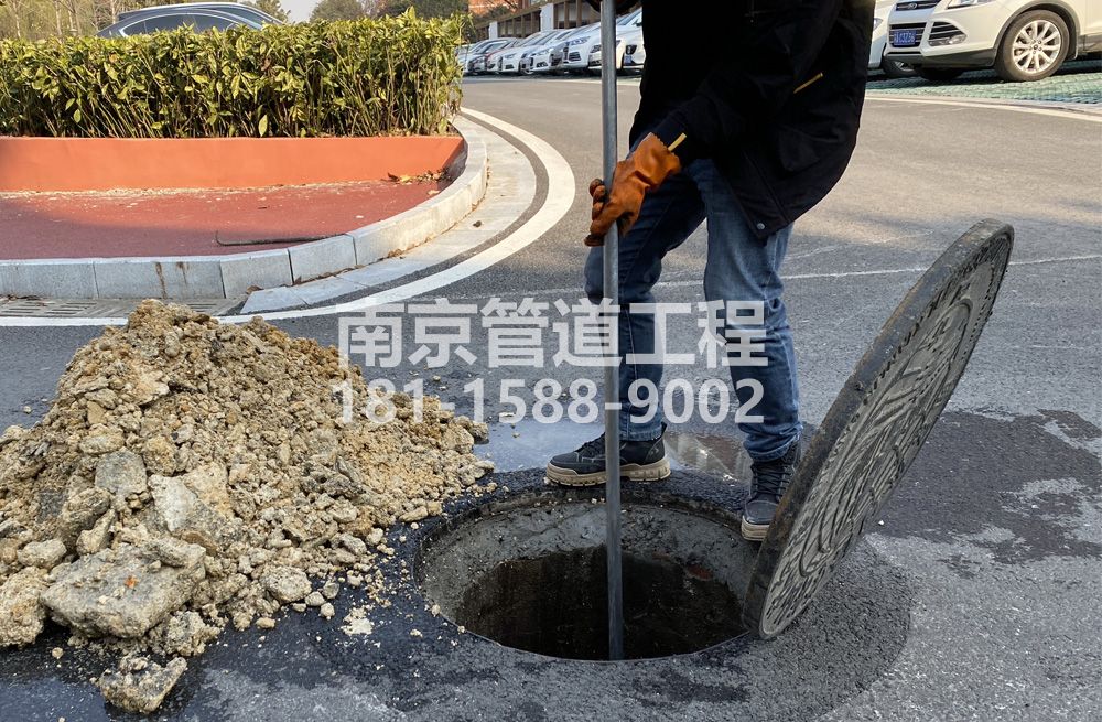 306龙袍管道油块清理