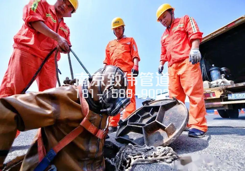 龙袍有限空间作业